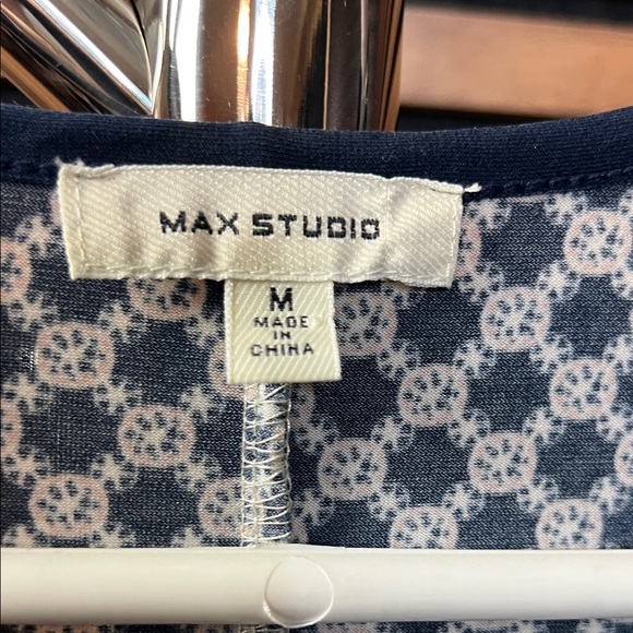 Max Studio Dress with a fun sleeve - simple on-the-go dress - size Medium - Picture 2 of 5